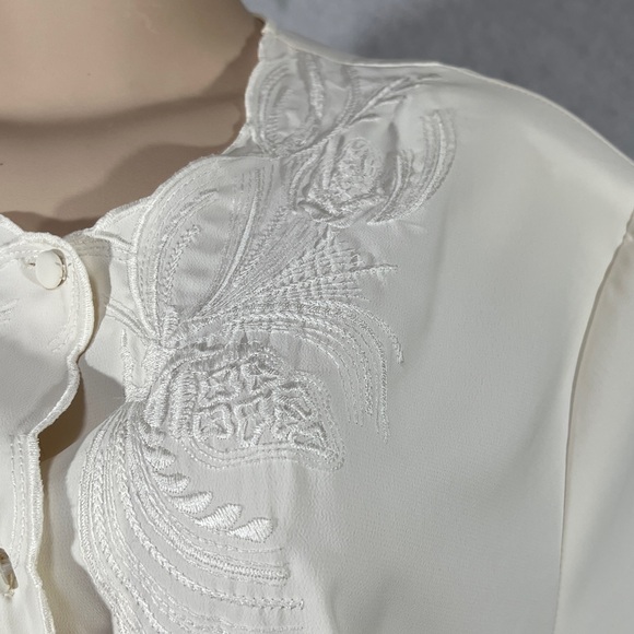 Christie & Jill Women's Top Size 18 Ivory Embroidery Short Sleeve Button Front - Picture 5 of 9